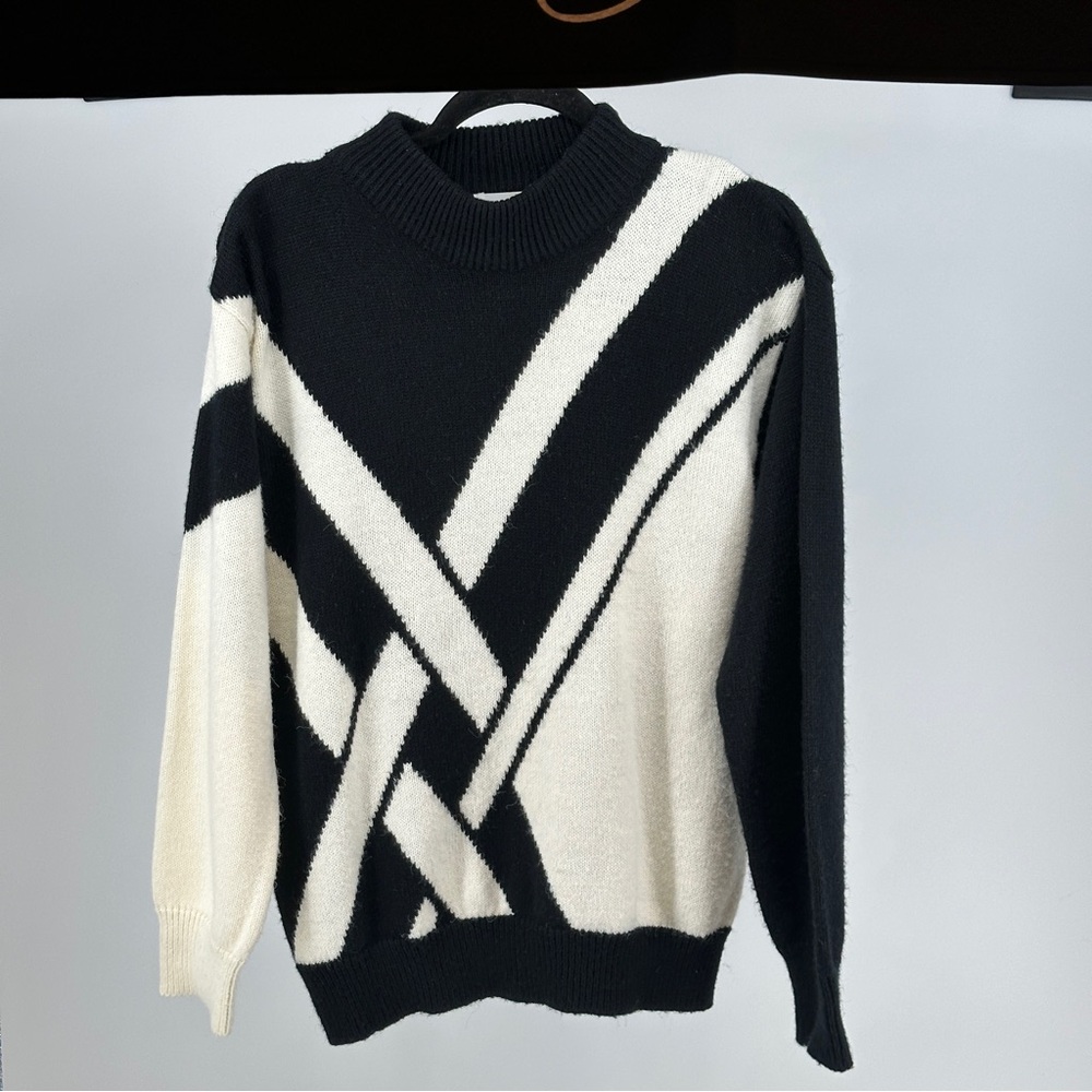 Vintage 80’s Mock neck Alfred Dunner Black and White Women's Small Sweater